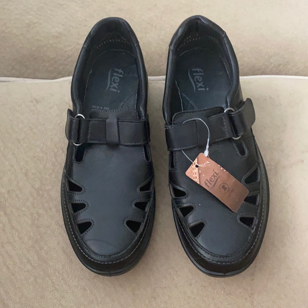 Flexi Black Women's Loafers with Cut-Out Design